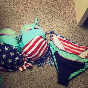 BIKINI TOPS SIZE D/DD - bottoms FREE